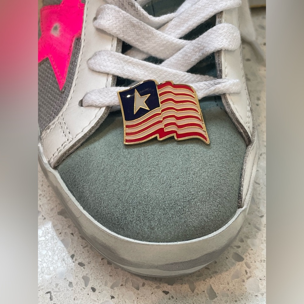 GOLDEN GOOSE FLAG PIN
